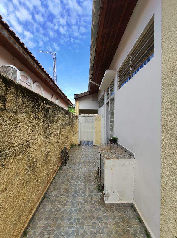 Casa Residencial para aluguel no bairro Vila Claudia: Corredor