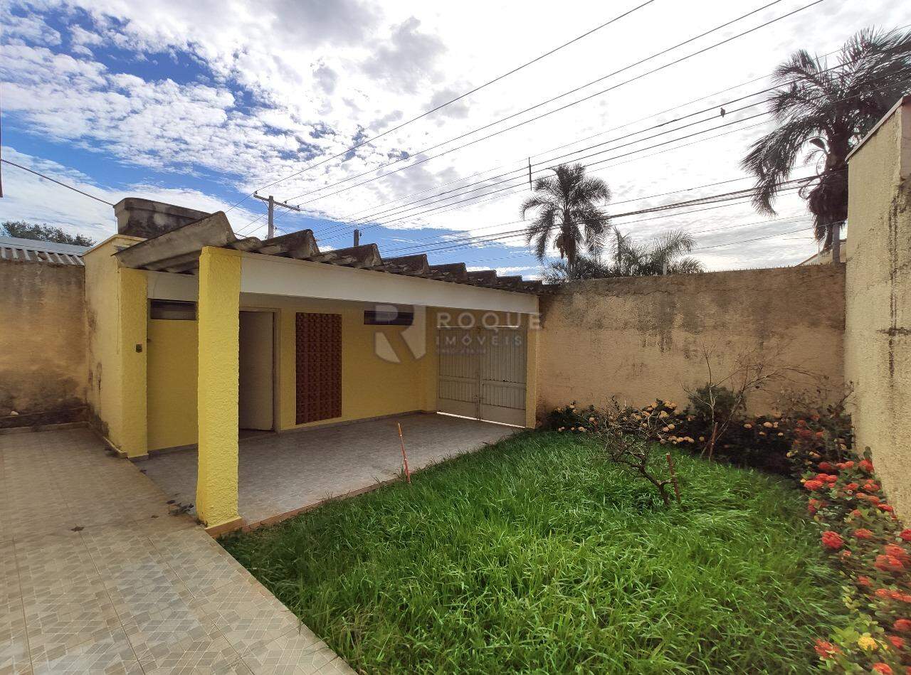Casa Residencial para aluguel no bairro Vila Claudia: Fundo 