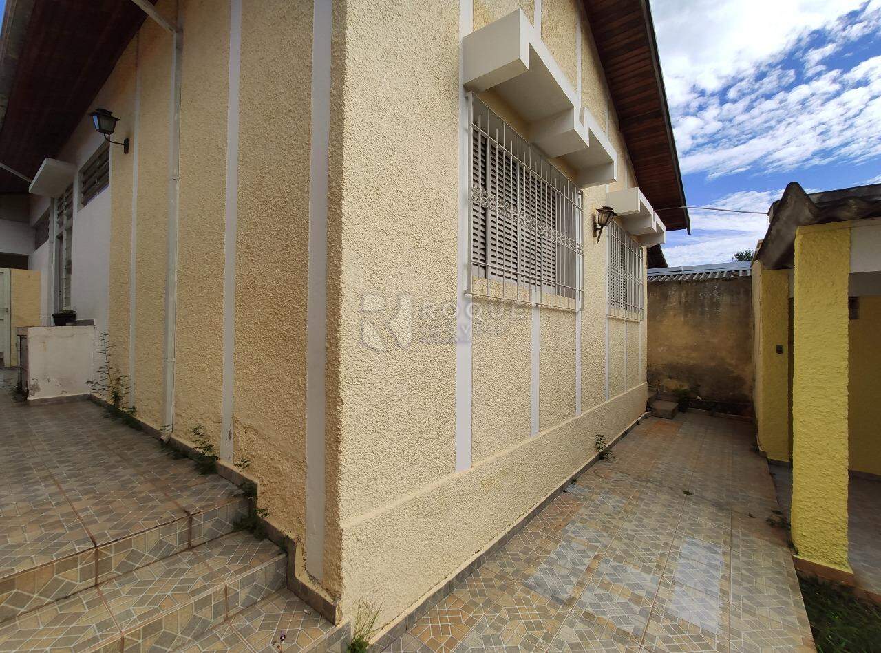 Casa Residencial para aluguel no bairro Vila Claudia: Fundo 