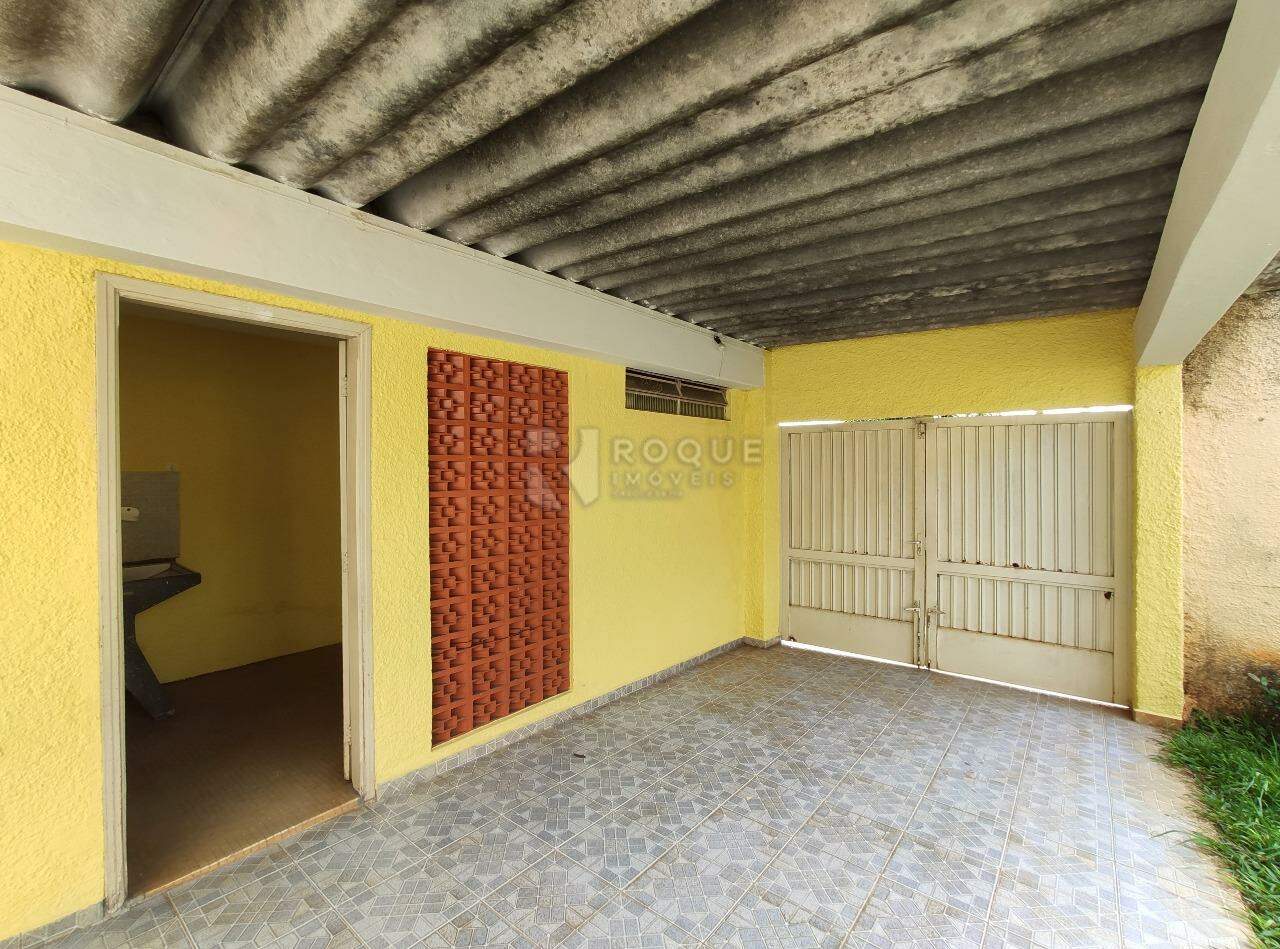 Casa Residencial para aluguel no bairro Vila Claudia: Garagem fundo 