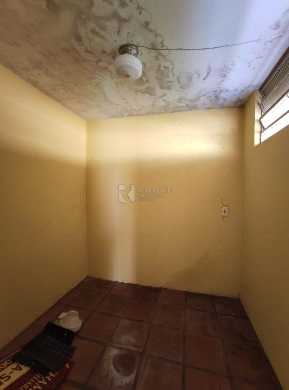 Casa Residencial para aluguel no bairro Vila Claudia: Despensa fundo 