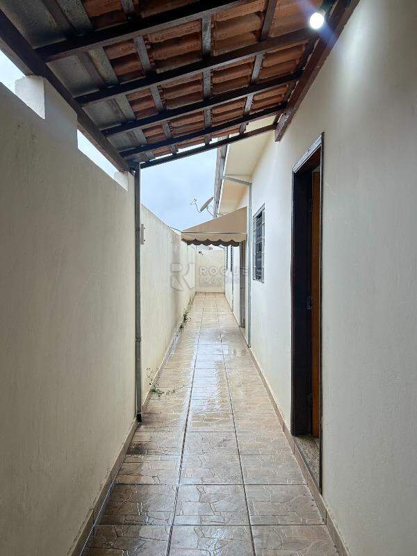 Casa Residencial para aluguel no bairro Jardim Ouro Verde: Corredor 