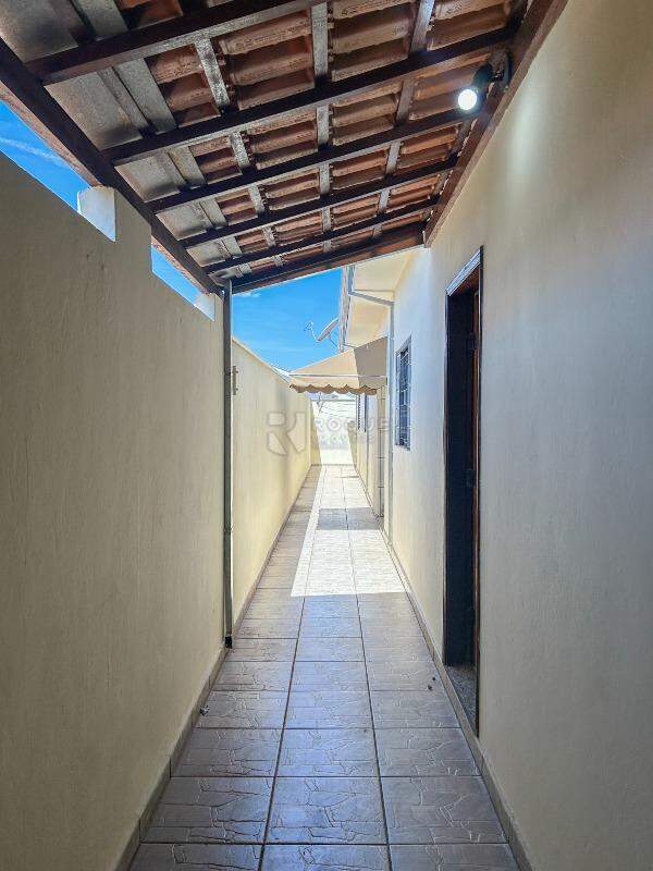 Casa Residencial para aluguel no bairro Jardim Ouro Verde: Corredor 