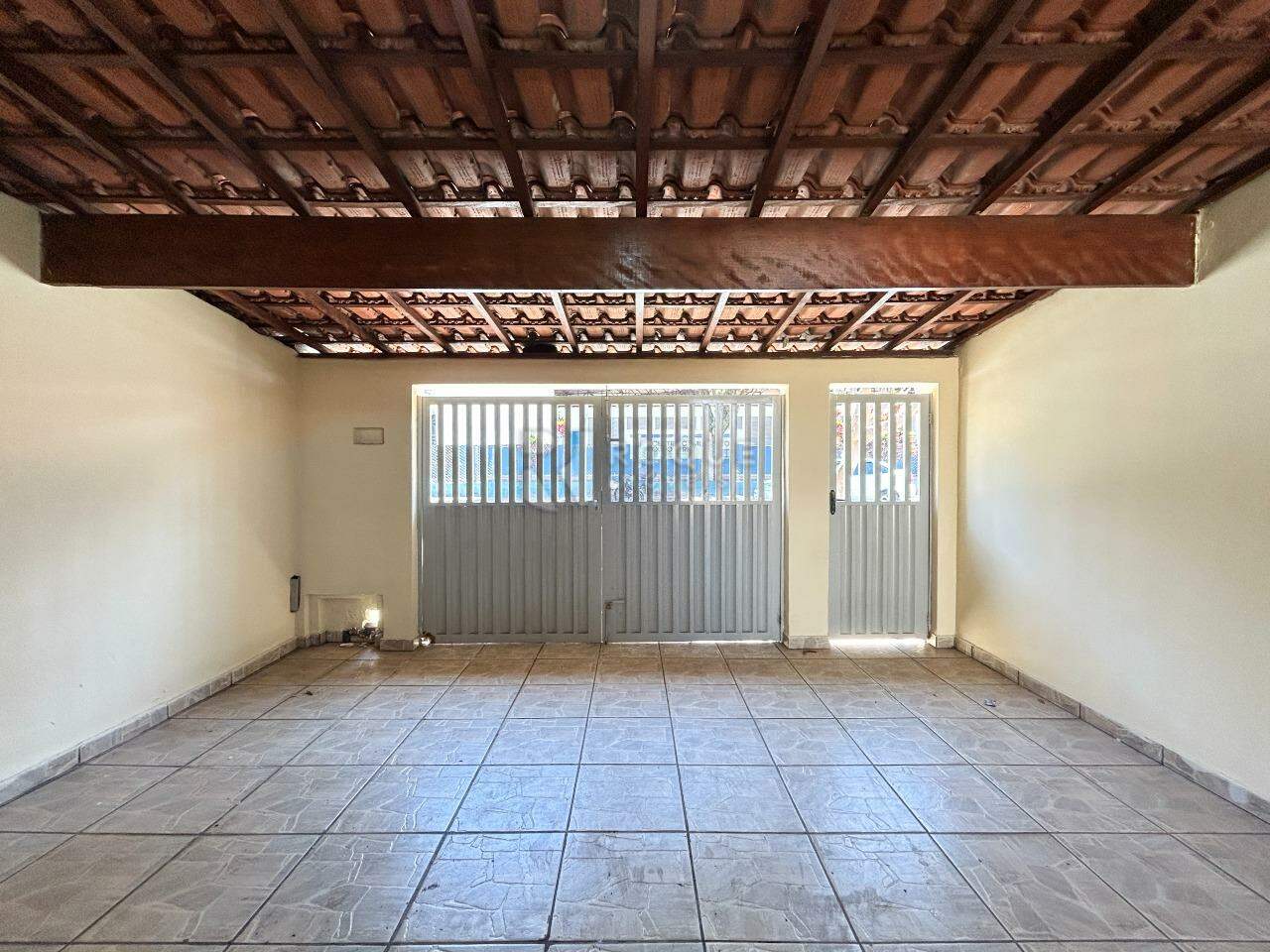 Casa Residencial para aluguel no bairro Jardim Ouro Verde: Garagem 