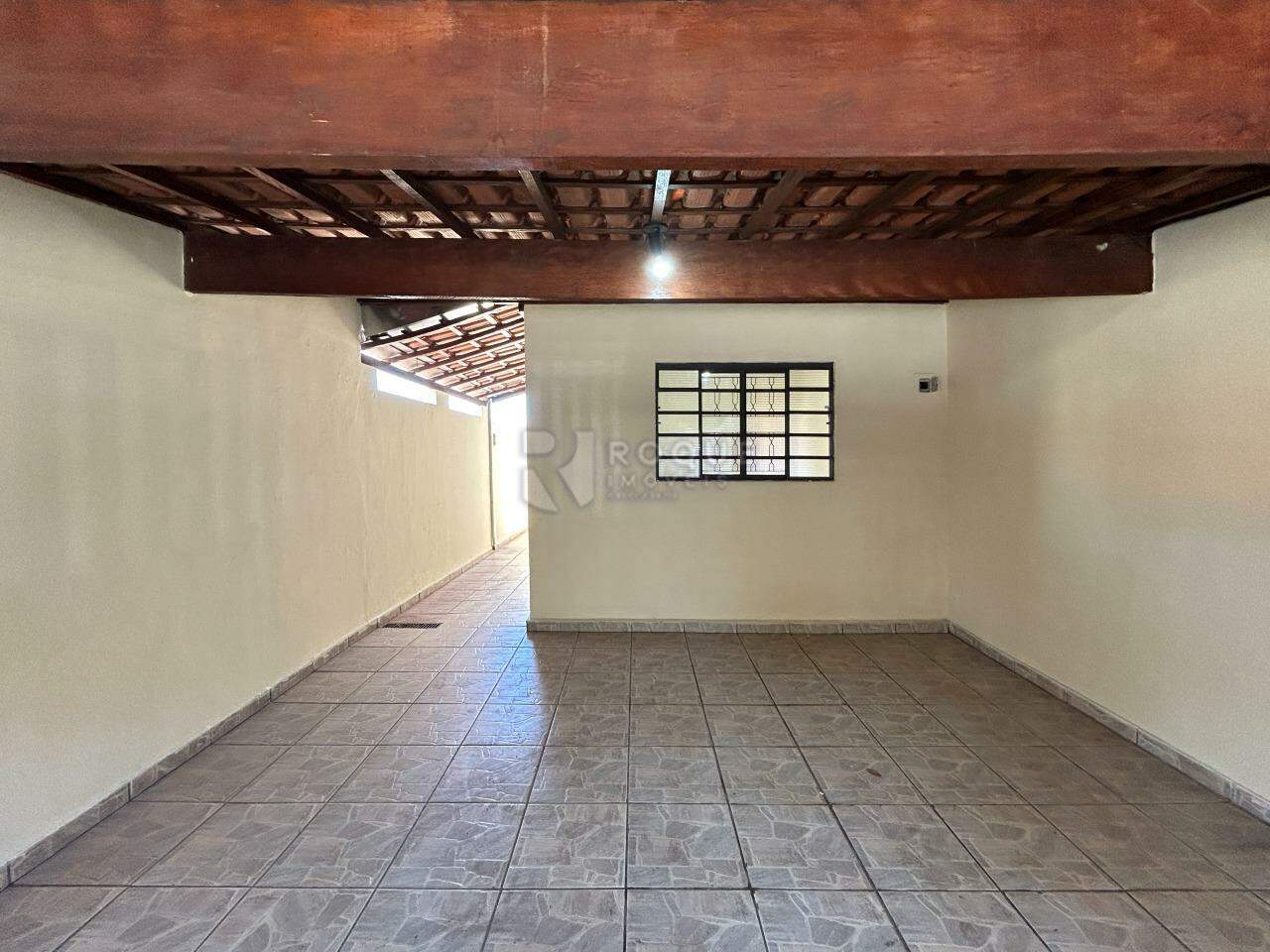 Casa Residencial para aluguel no bairro Jardim Ouro Verde: Garagem 