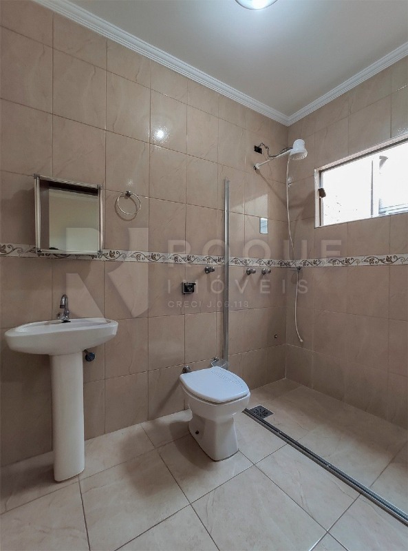 Casa Residencial para aluguel no bairro Vila Santa Rosália: WC suíte 