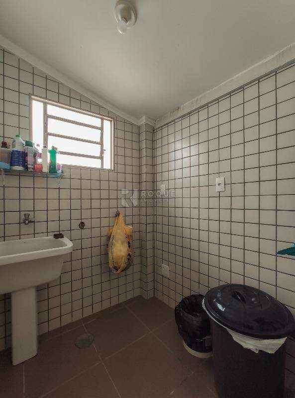 Salas/Conjuntos para aluguel no bairro Vila São João: Área de serviço em comum