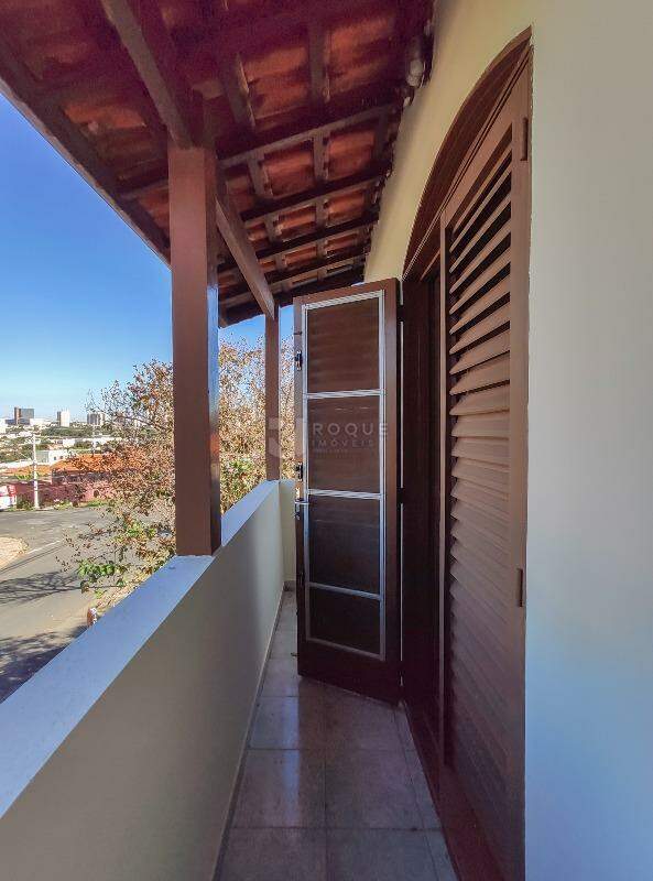 Casa Residencial para aluguel no bairro Vila Santa Lucia: Sacada 