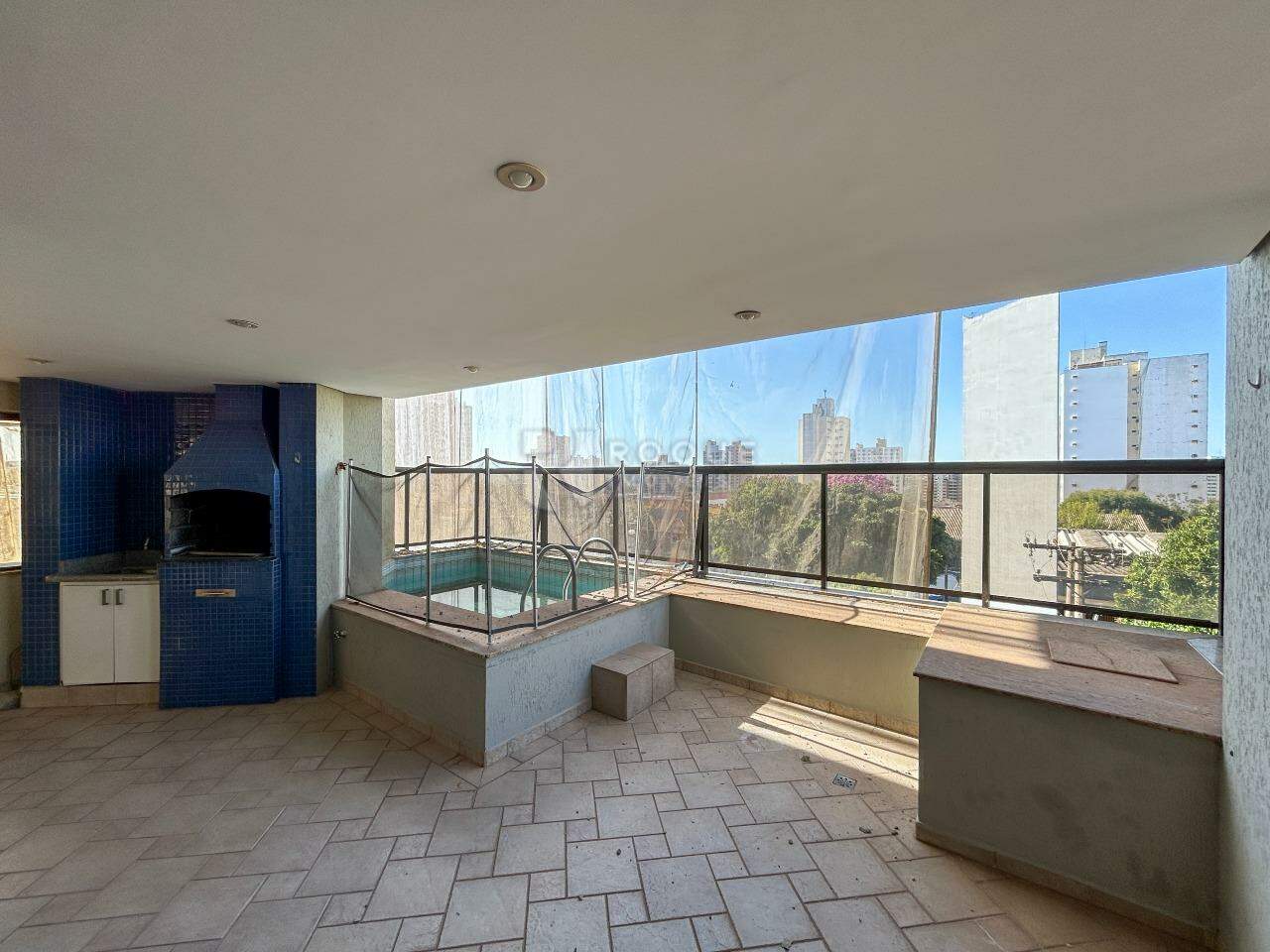 Apartamento para aluguel no bairro Centro: Sacada