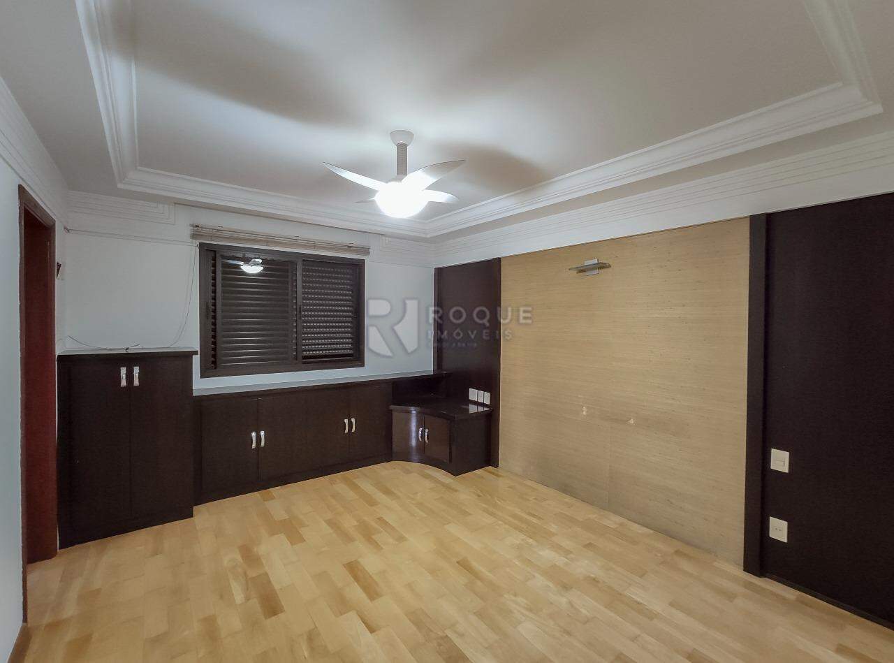 Apartamento para aluguel no bairro Centro: Dormitório 4 suíte