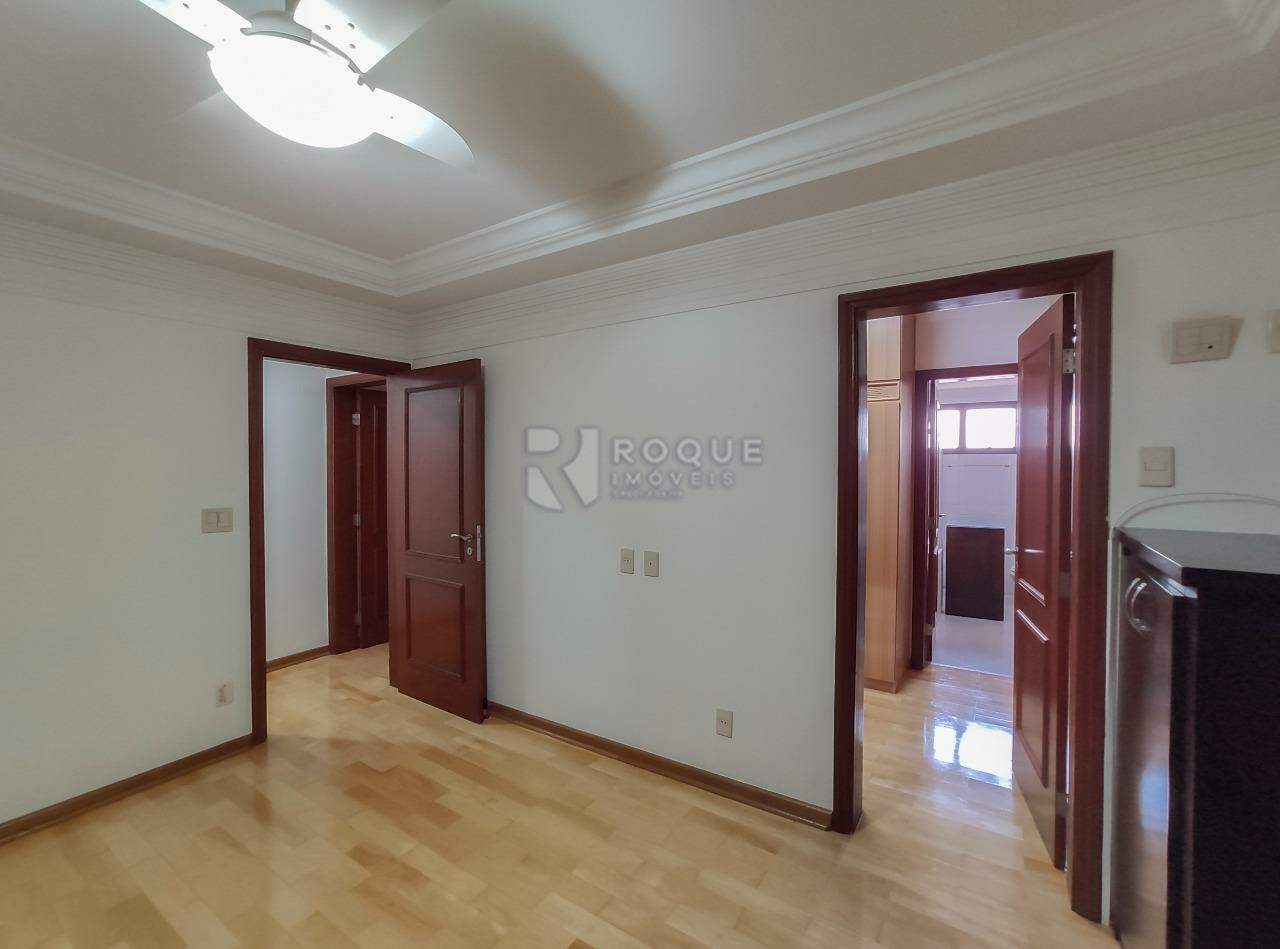 Apartamento para aluguel no bairro Centro: Dormitório 4 suíte