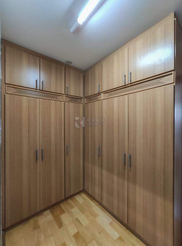 Apartamento para aluguel no bairro Centro: Closet suíte