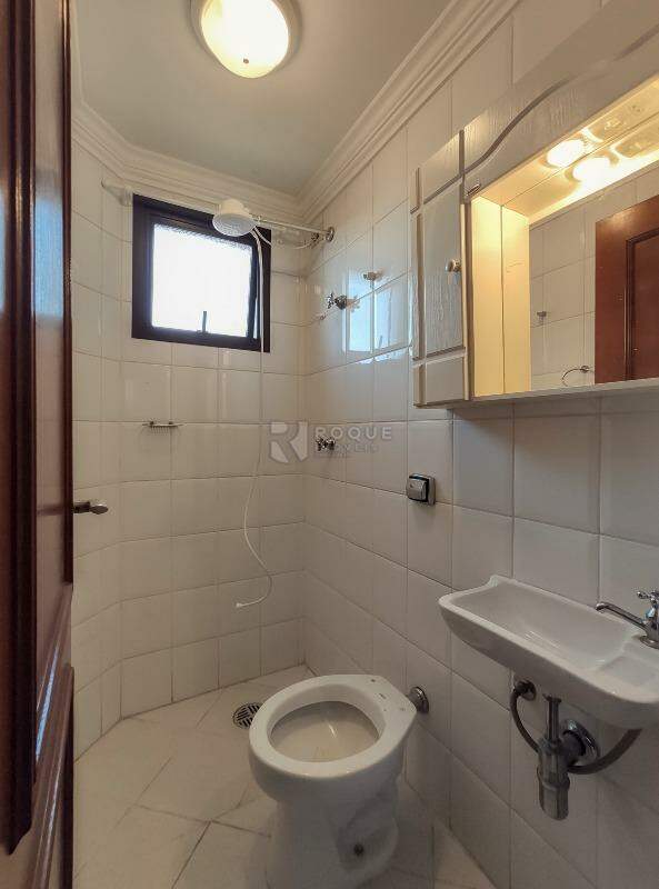 Apartamento para aluguel no bairro Centro: WC fundo