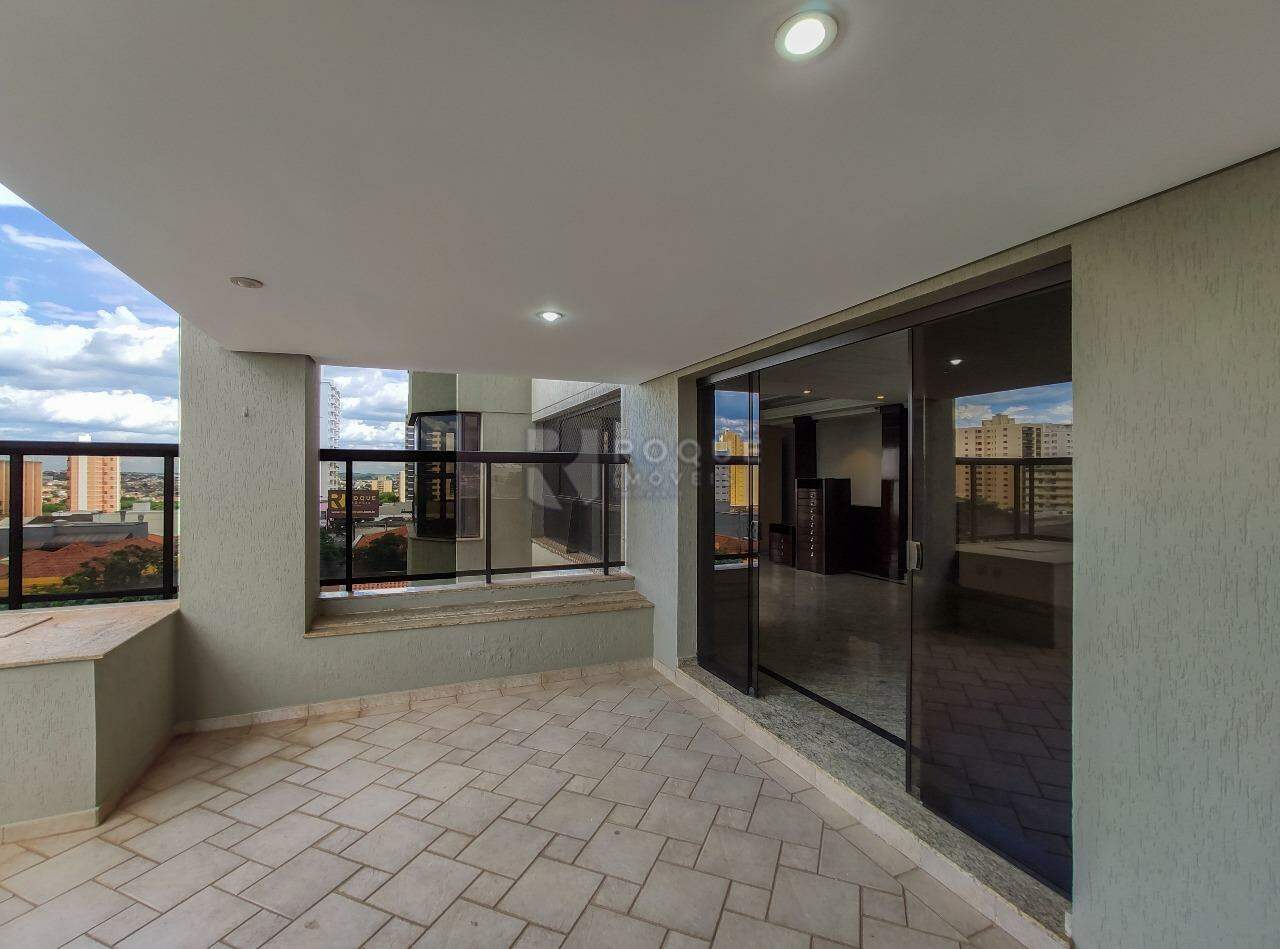 Apartamento para aluguel no bairro Centro: Sacada 