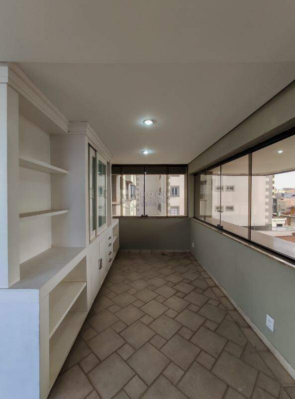 Apartamento para aluguel no bairro Centro: Sacada