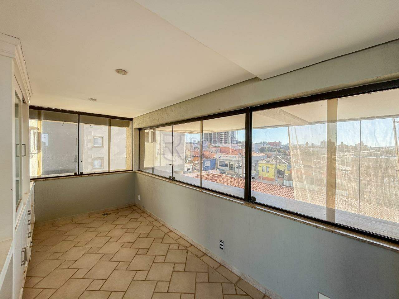 Apartamento para aluguel no bairro Centro: Sacada