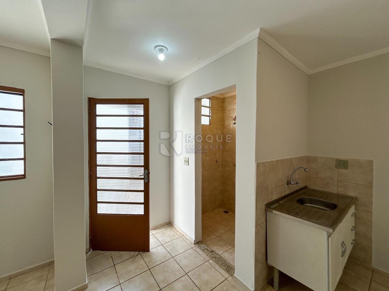 Casa com salão para aluguel no bairro Centro: Sala fundo 