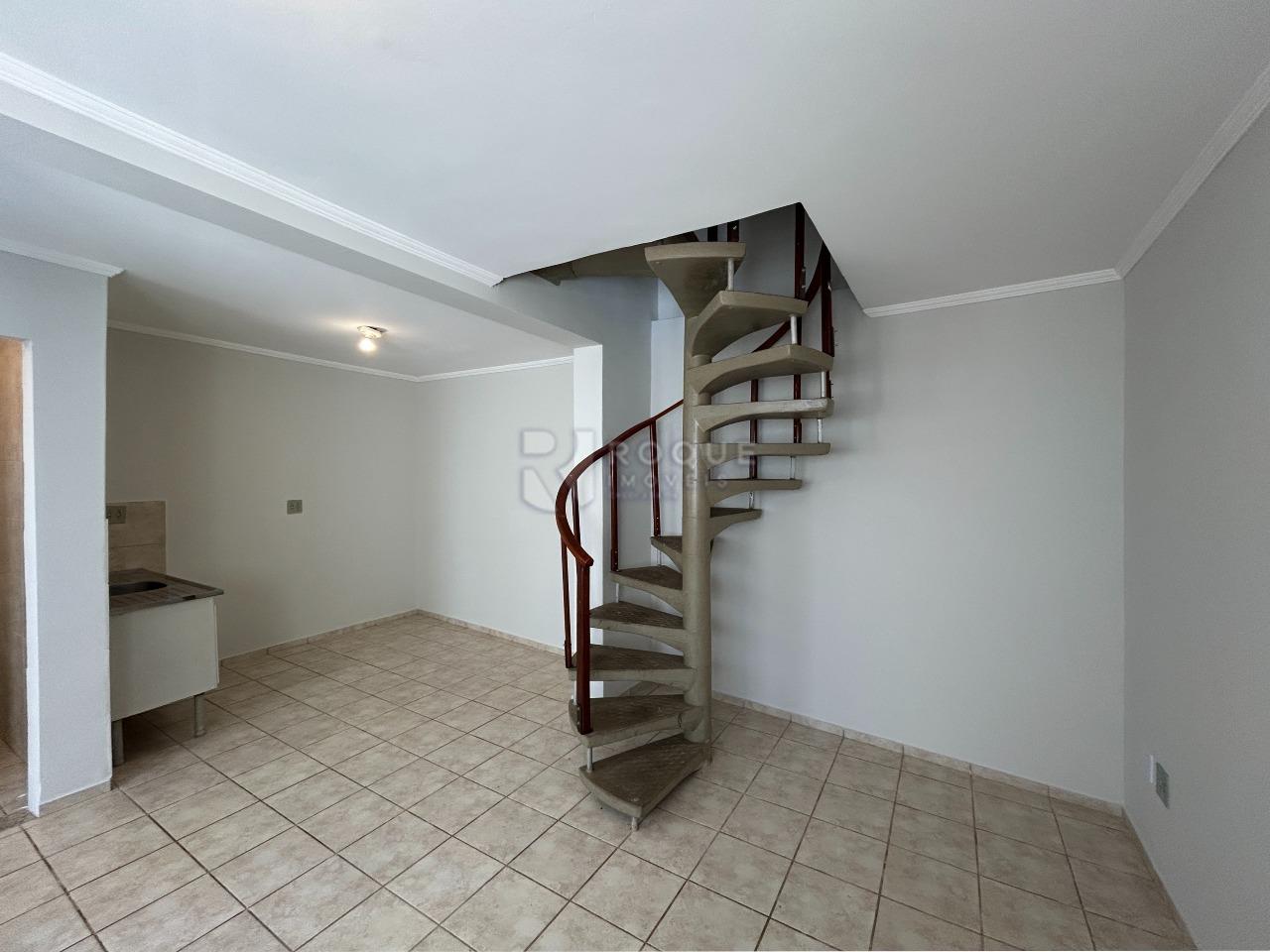 Casa com salão para aluguel no bairro Centro: Sala fundo / acesso segundo andar 