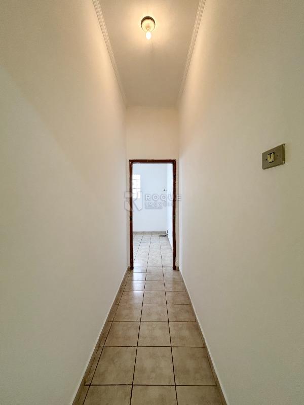 Casa com salão para aluguel no bairro Centro: Hall 