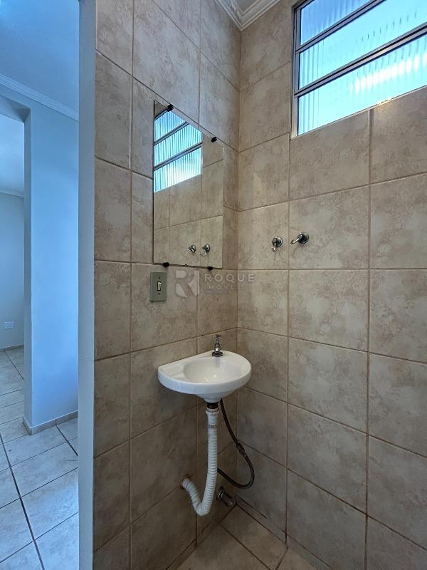 Casa com salão para aluguel no bairro Centro: WC social