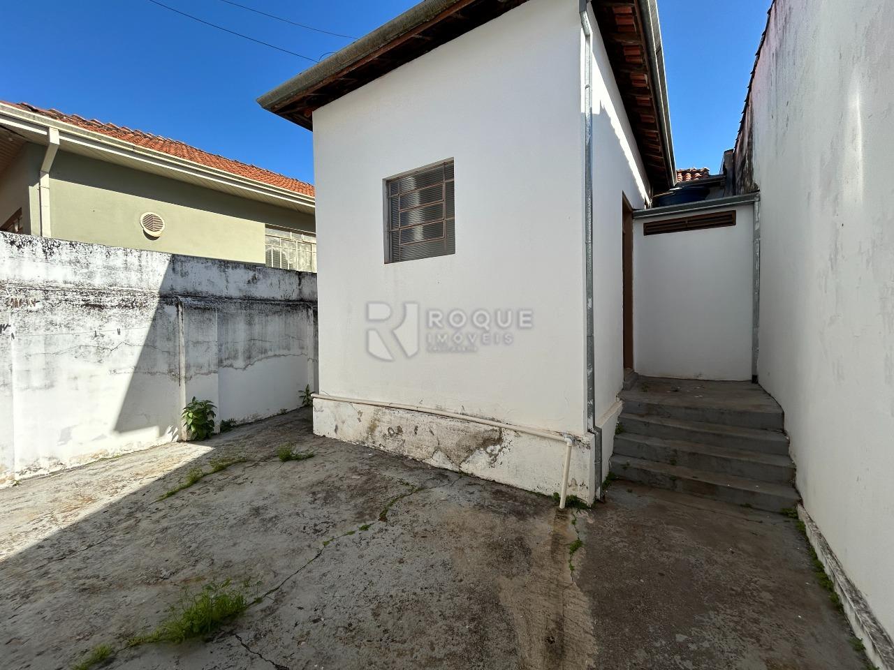 Casa com salão para aluguel no bairro Centro: Fundo 