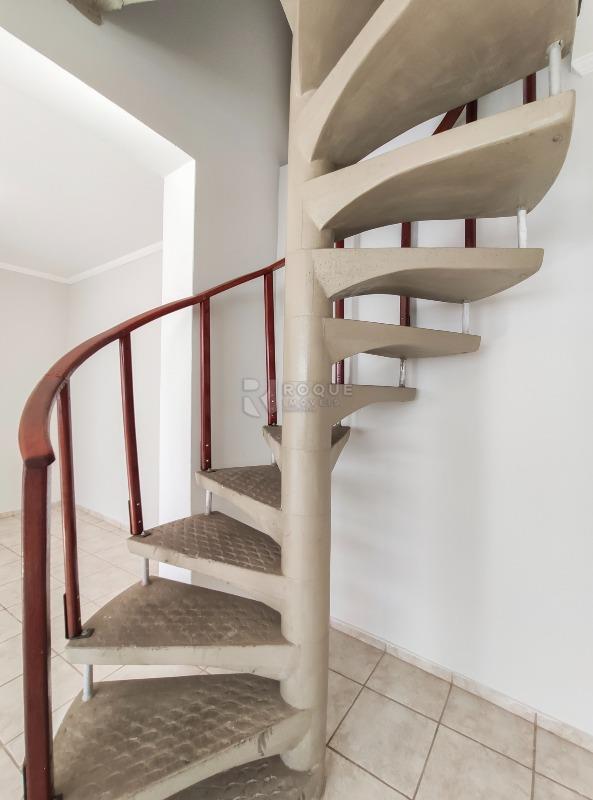 Casa com salão para aluguel no bairro Centro: Acesso segundo andar 