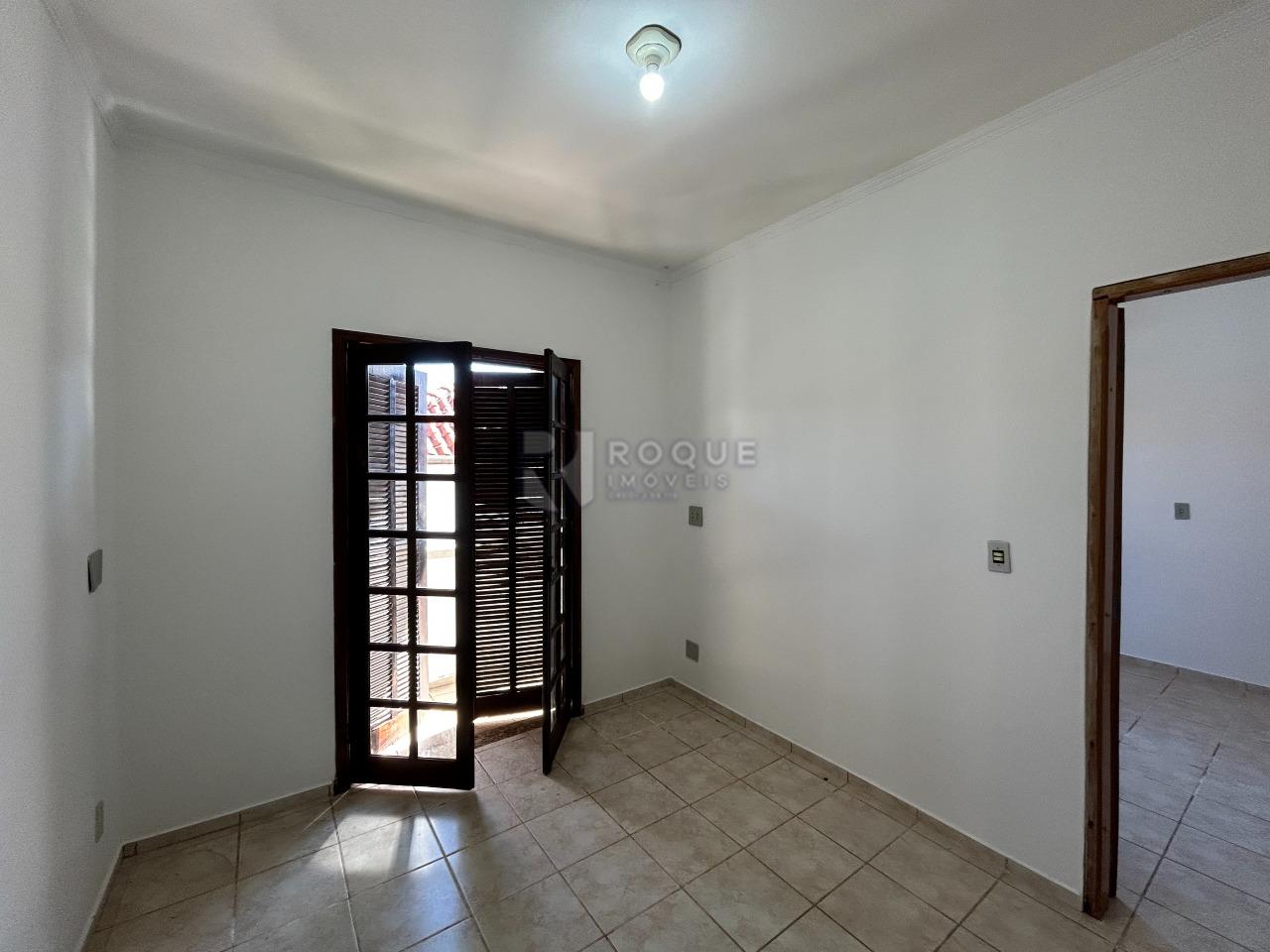 Casa com salão para aluguel no bairro Centro: Dormitório 1 segundo andar