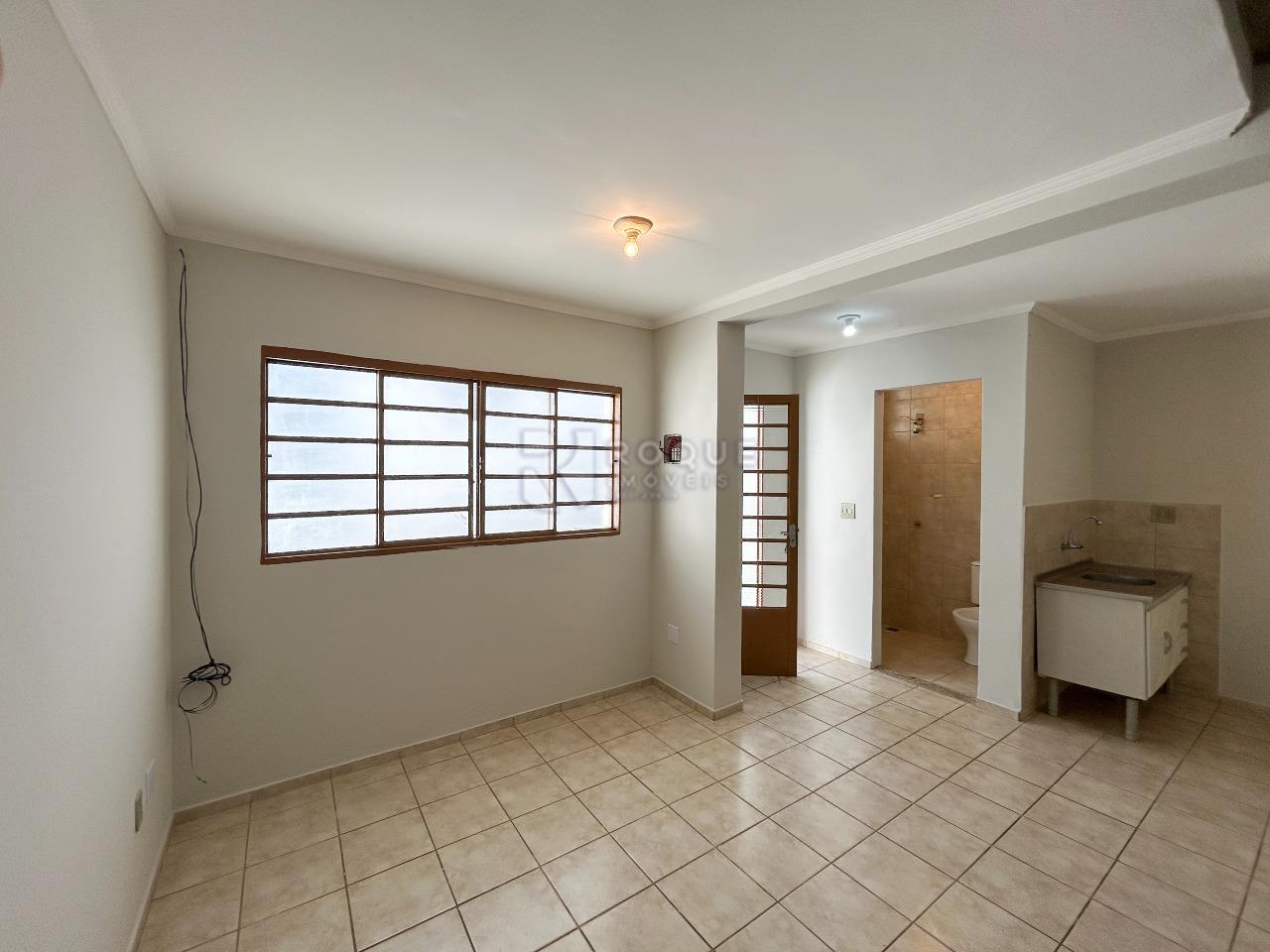 Casa com salão para aluguel no bairro Centro: Sala fundo 