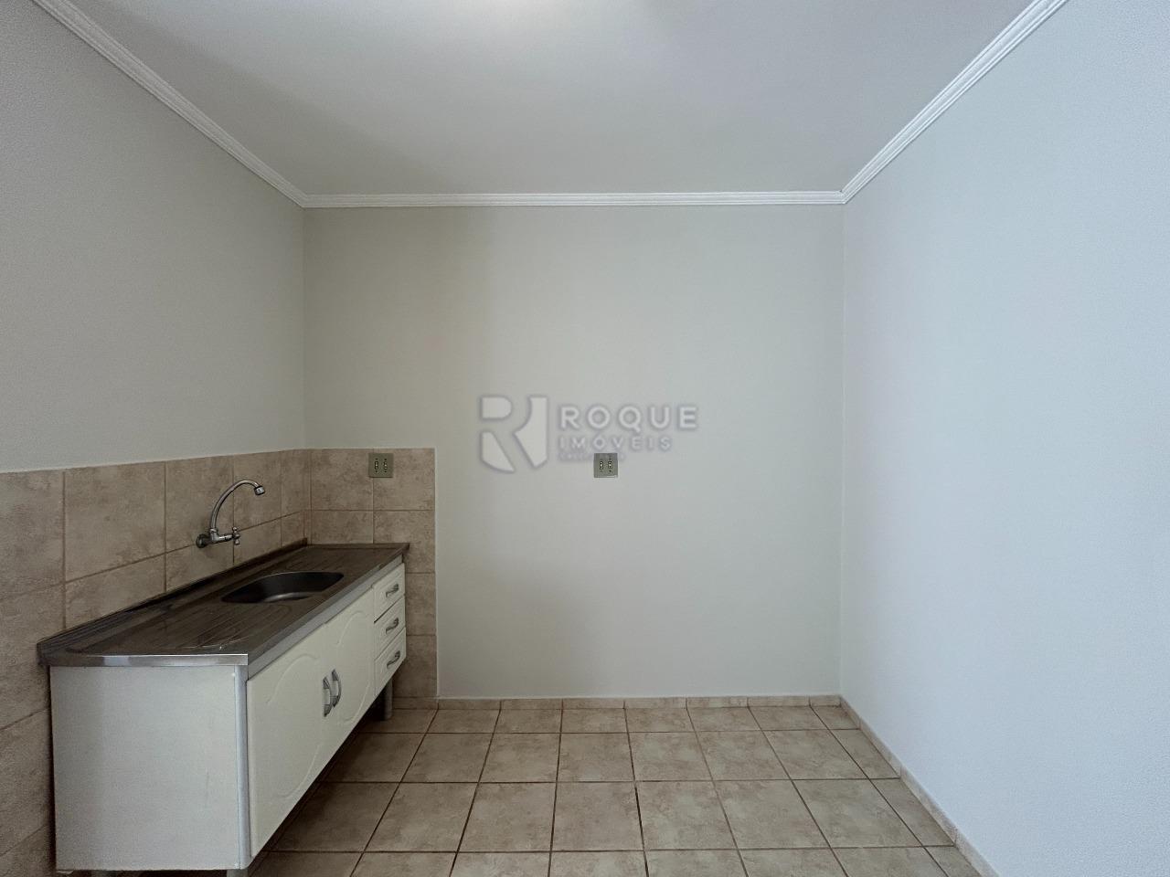 Casa com salão para aluguel no bairro Centro: Cozinha 