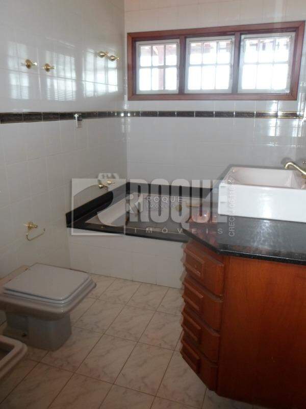 Casa em condomínio para aluguel no bairro Parque Egisto Ragazzo: WC Suíte