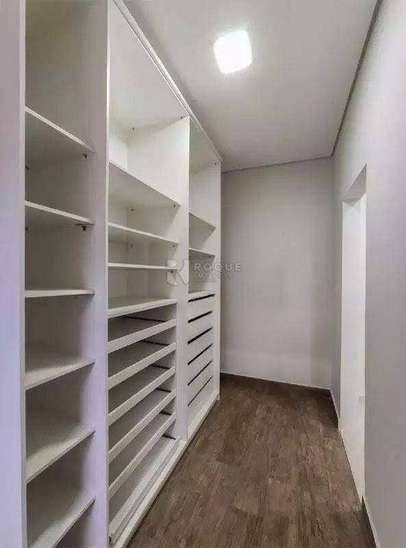 Casa em condomínio para aluguel no bairro Terras de São Bento II: Closet