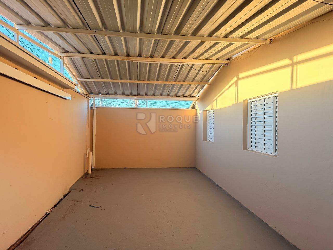 Casa Residencial para aluguel no bairro Jardim Nova Itália: Garagem