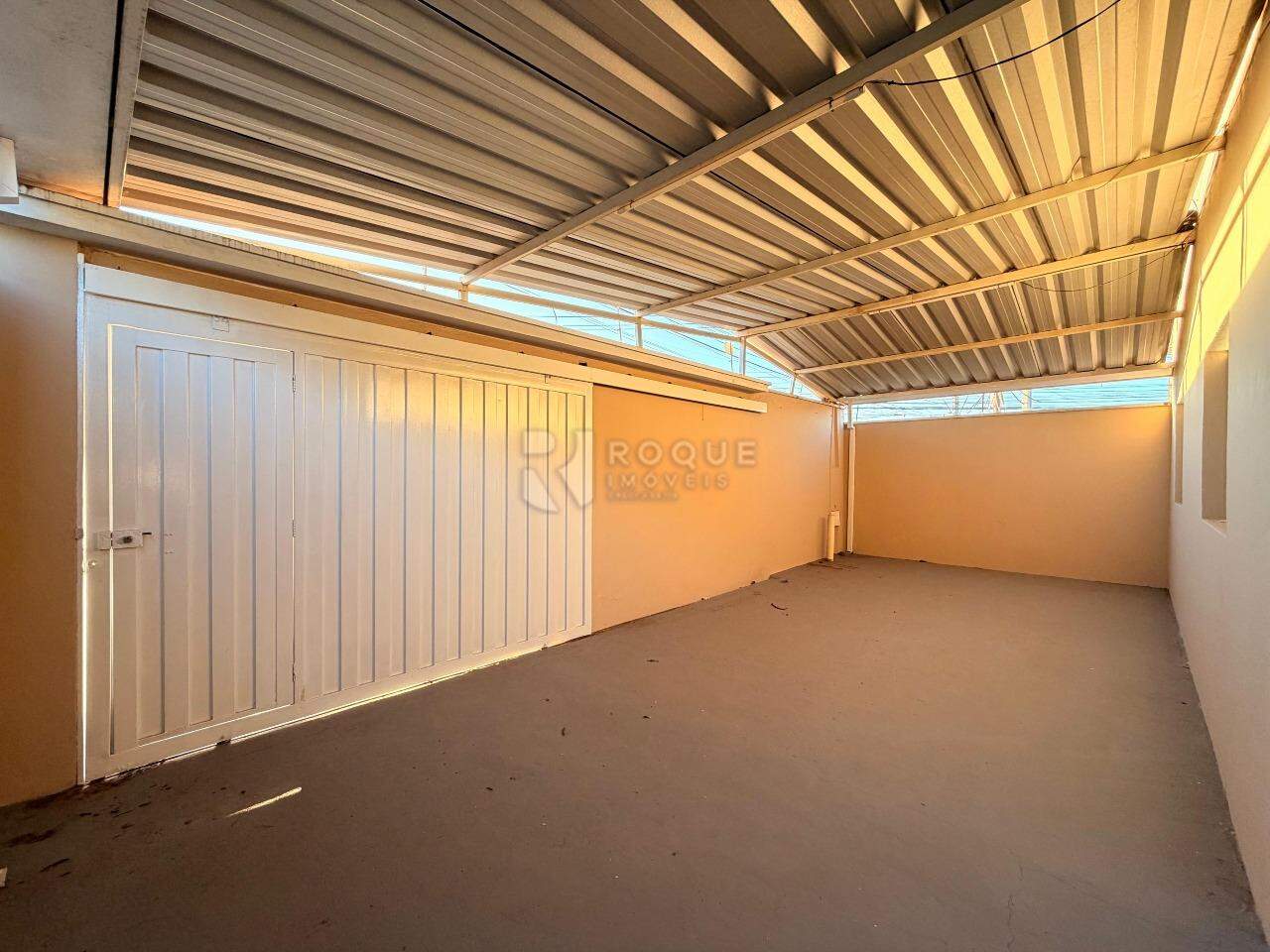 Casa Residencial para aluguel no bairro Jardim Nova Itália: Garagem