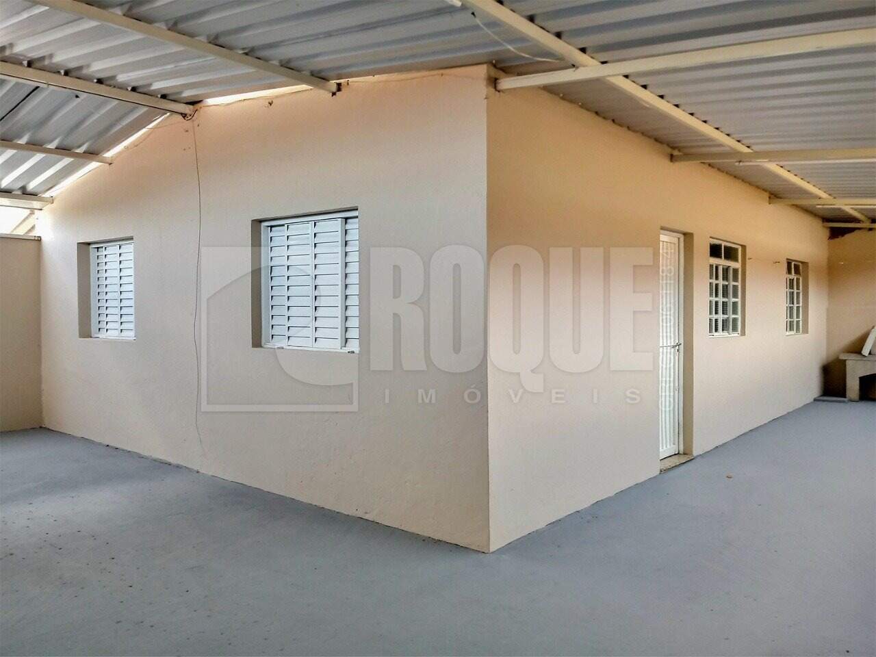 Casa Residencial para aluguel no bairro Jardim Nova Itália: Fachada interna