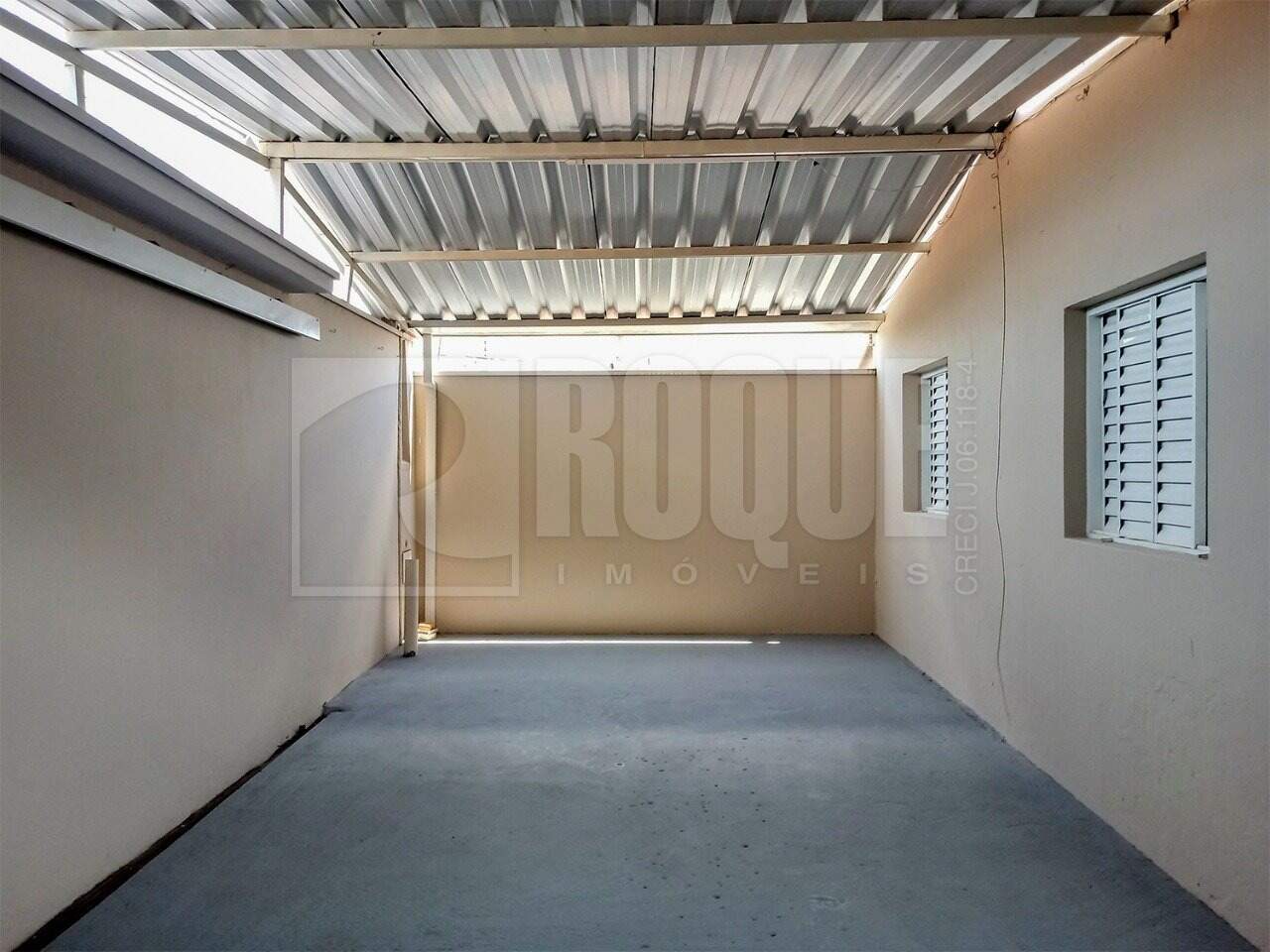 Casa Residencial para aluguel no bairro Jardim Nova Itália: Garagem