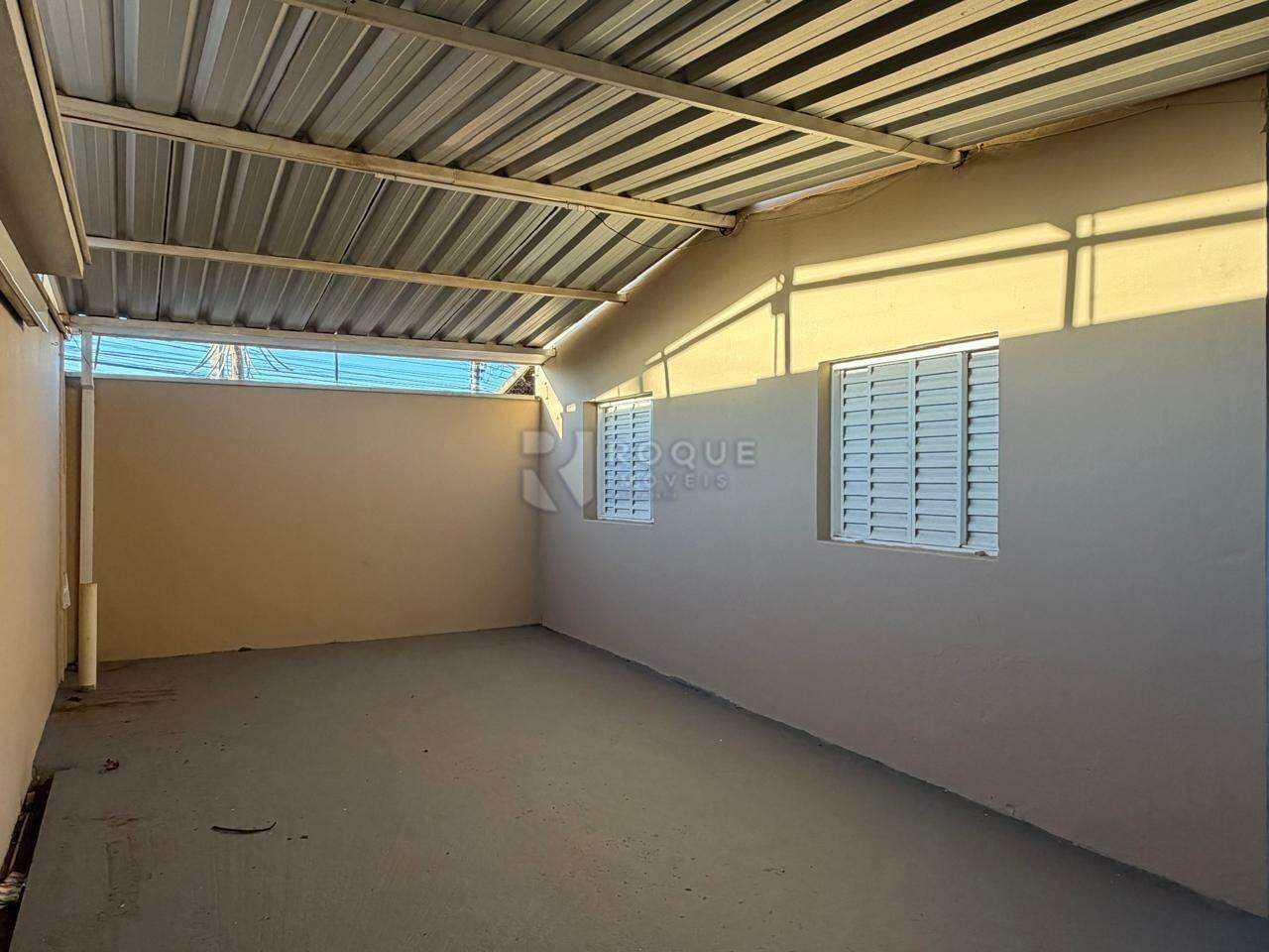 Casa Residencial para aluguel no bairro Jardim Nova Itália: Fachada interna