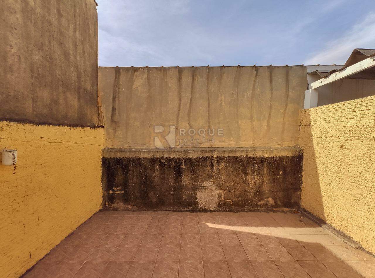 Casa Residencial para aluguel no bairro Jardim Nova Europa: Fundo 