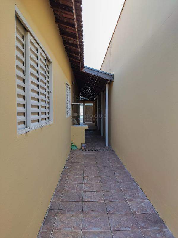 Casa Residencial para aluguel no bairro Jardim Nova Europa: Corredor / área de serviço 
