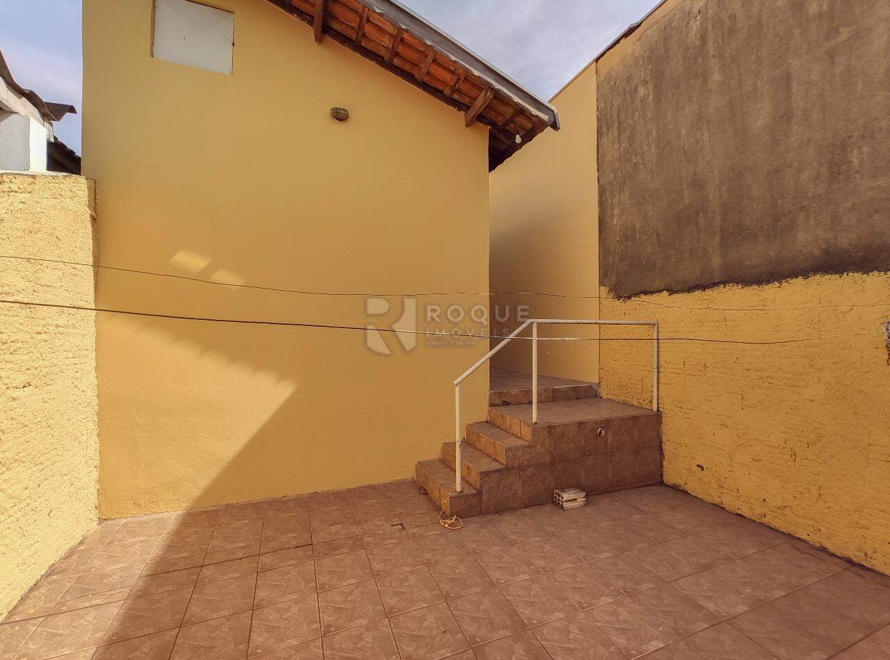 Casa Residencial para aluguel no bairro Jardim Nova Europa: Fundo 