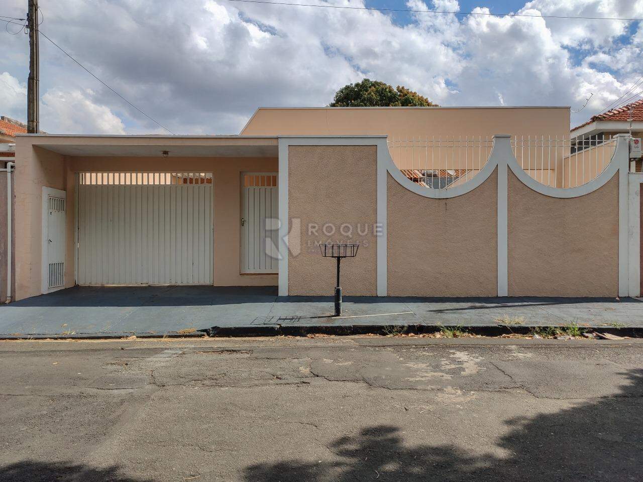 Casa Residencial para aluguel no bairro Jardim Bandeirantes: Fachada 