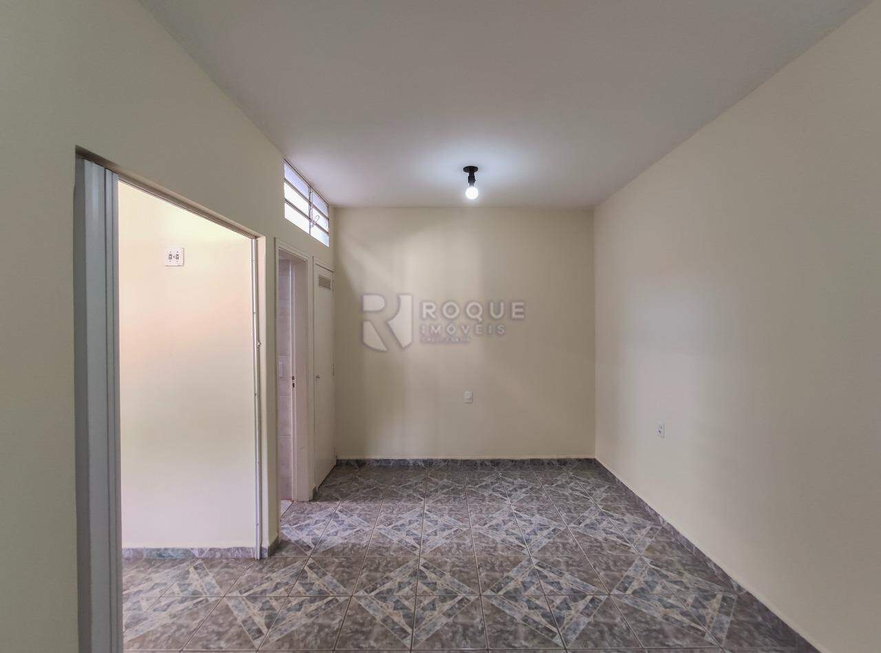 Casa Residencial para aluguel no bairro Jardim Bandeirantes: Dormitório 1 suíte 