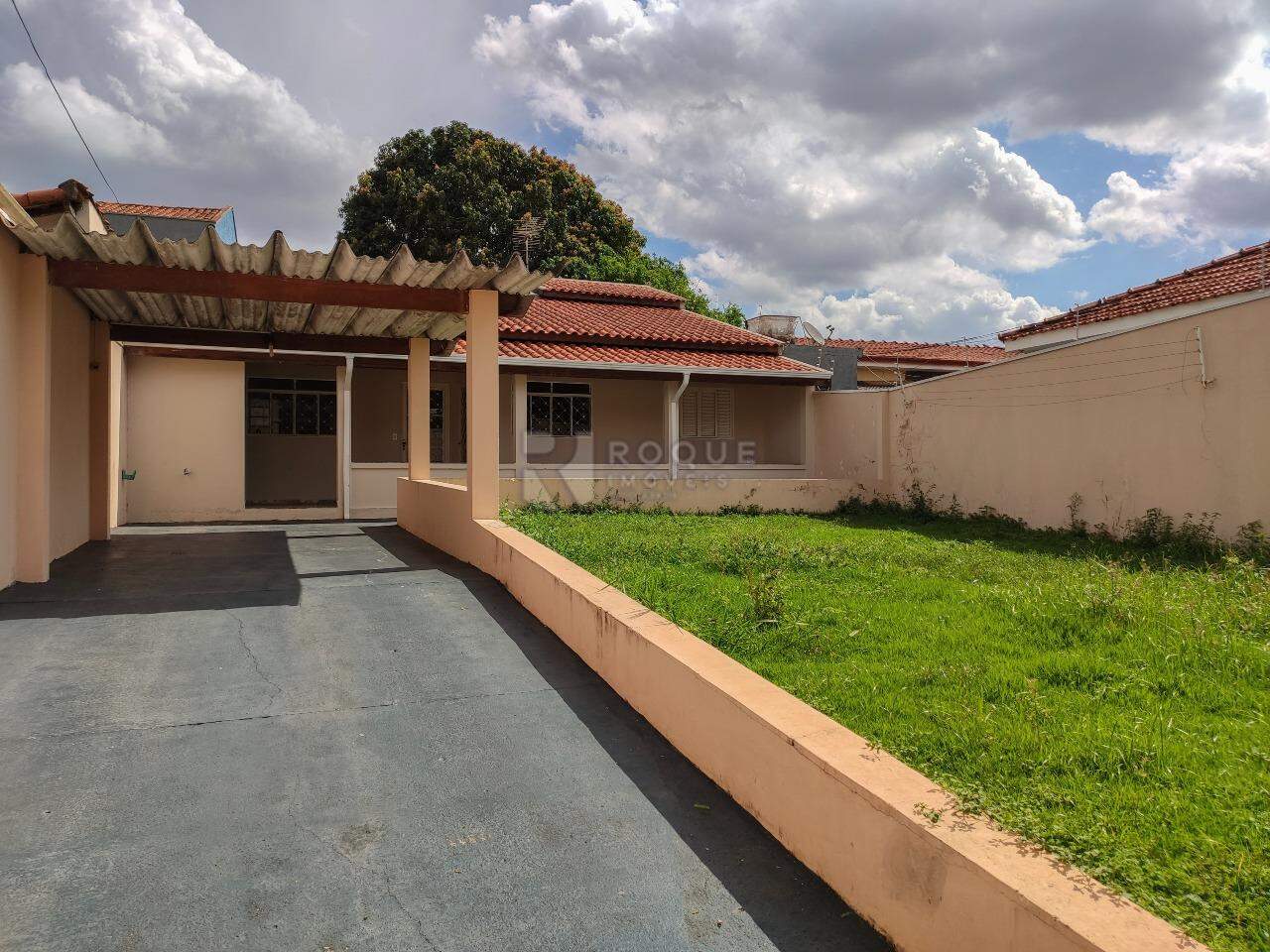 Casa Residencial para aluguel no bairro Jardim Bandeirantes: Frente / garagem 