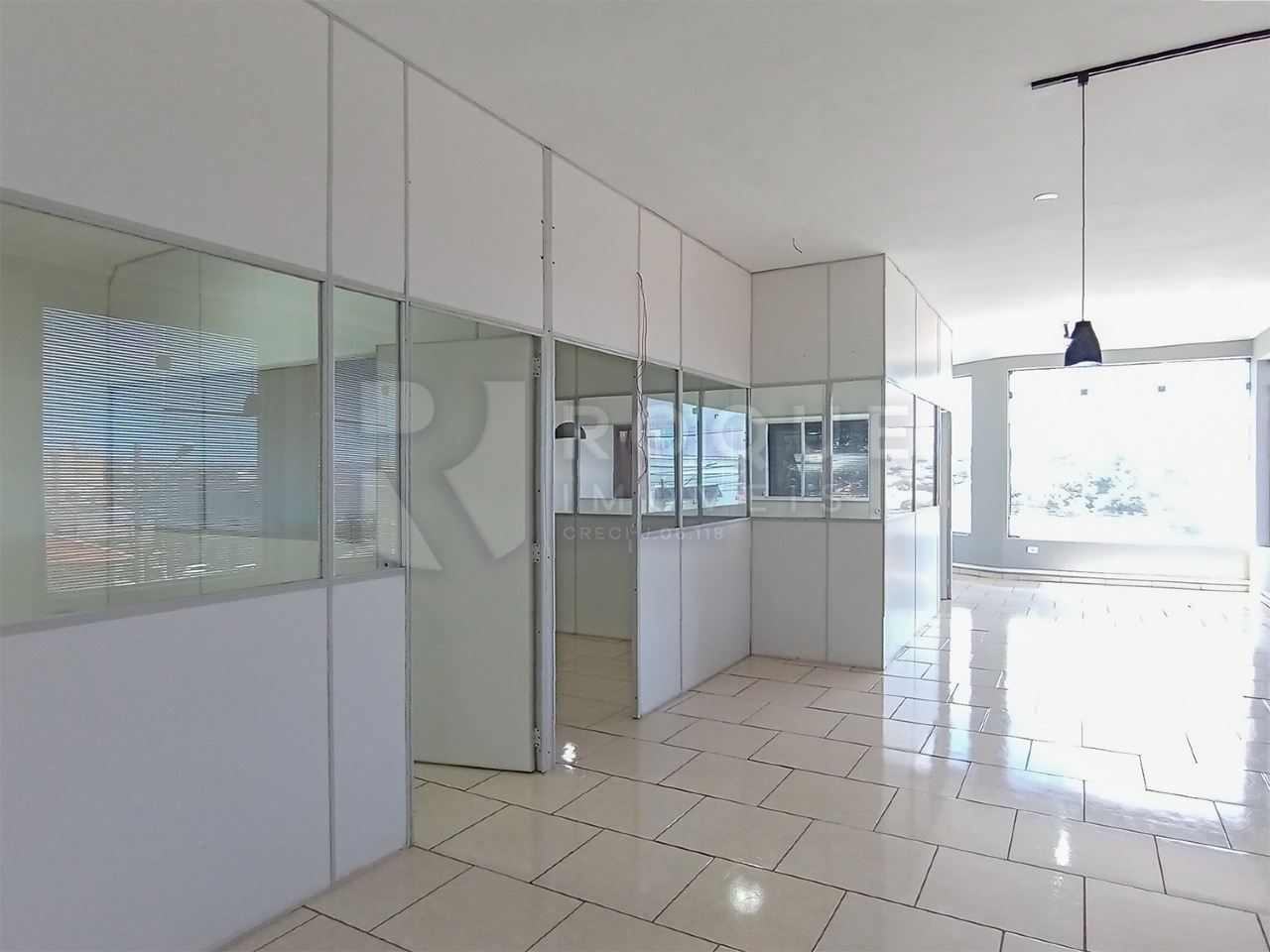 Salas/Conjuntos para aluguel no bairro Vila Queiroz: Salão 