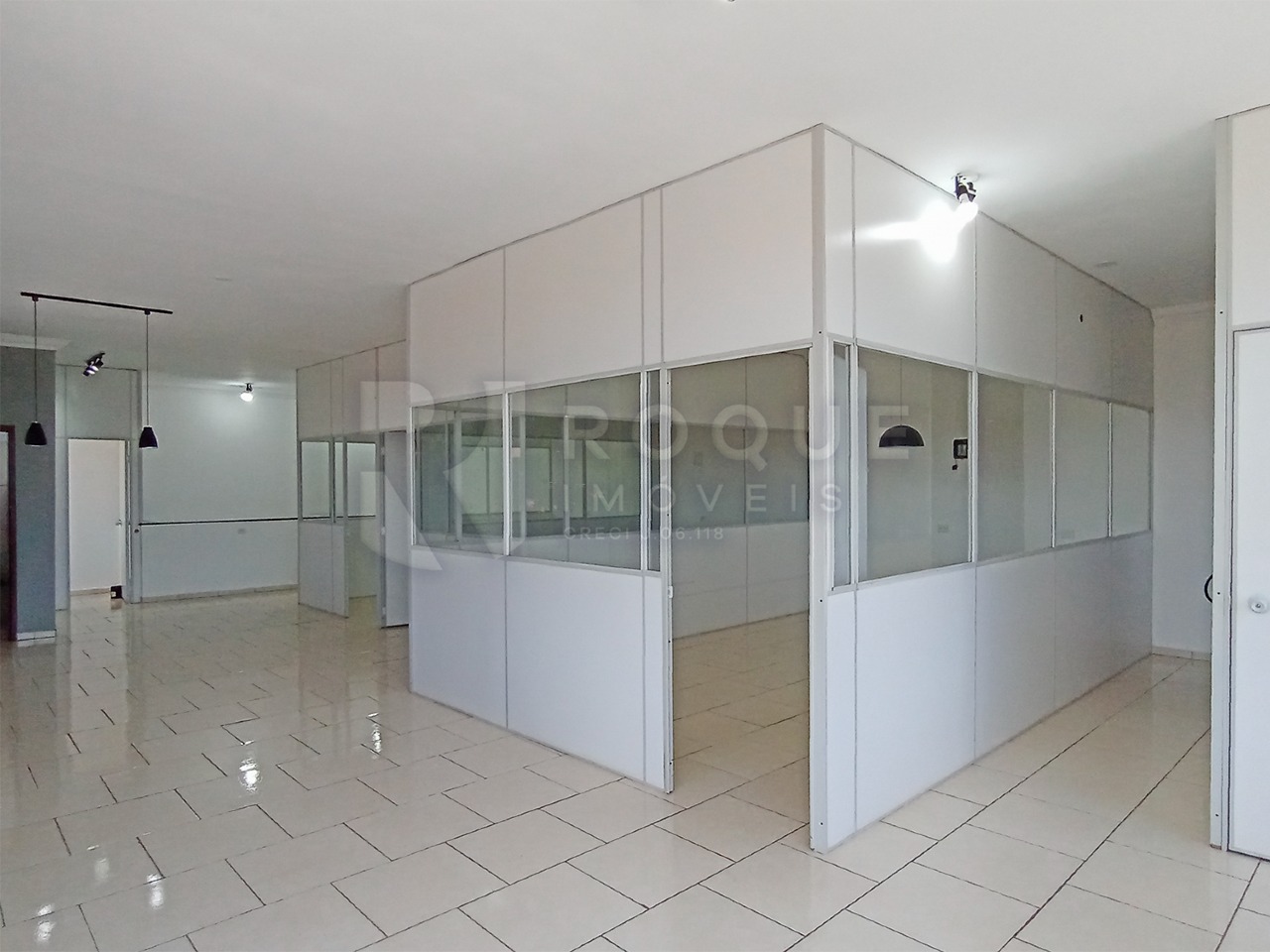 Salas/Conjuntos para aluguel no bairro Vila Queiroz: Salão 