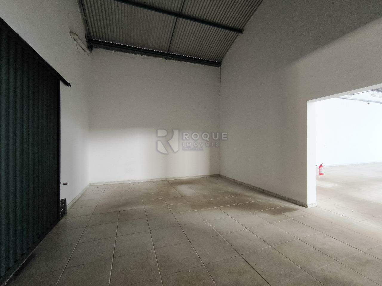 Barracão/Galpão para aluguel no bairro Vila Piza: Área de circulação galpão 01