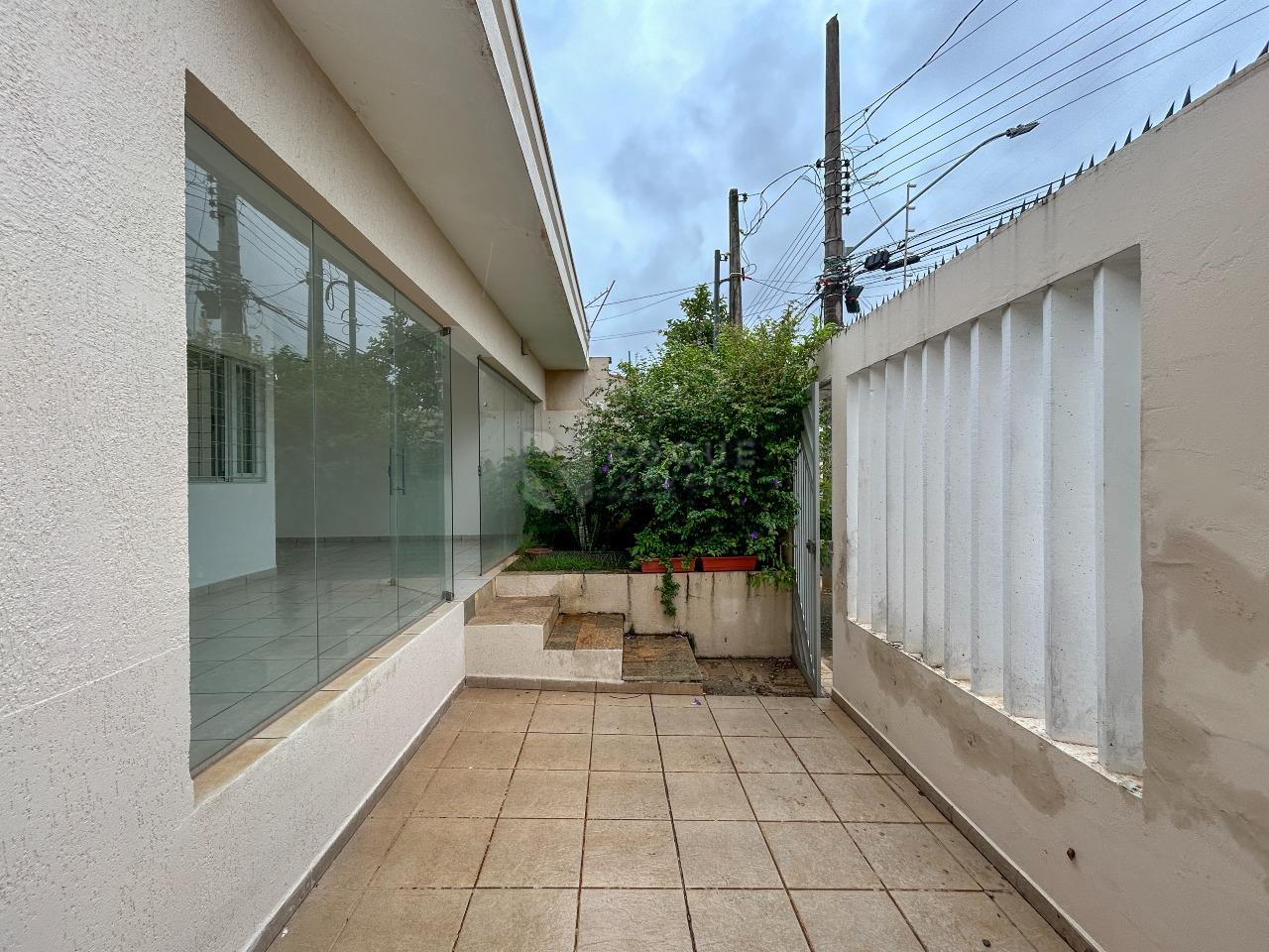 Casa Residencial para aluguel no bairro Centro: Área da frente