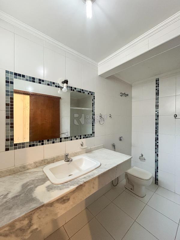 Casa Residencial para aluguel no bairro Centro: WC suíte 