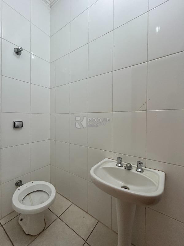 Casa Residencial para aluguel no bairro Centro: WC social fundo 