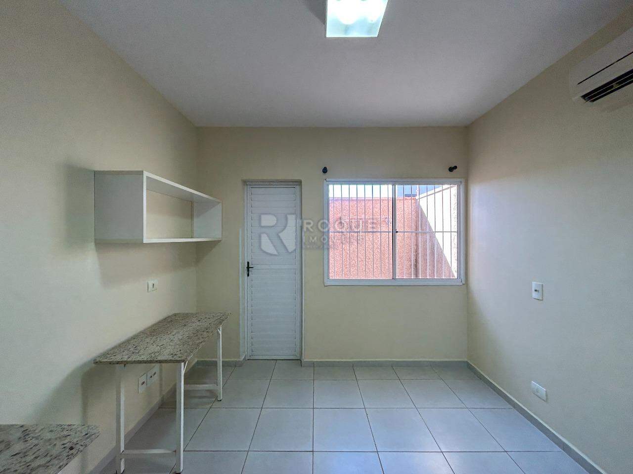 Kitnet para aluguel no bairro Jardim Cidade Universitária I: Dormitório