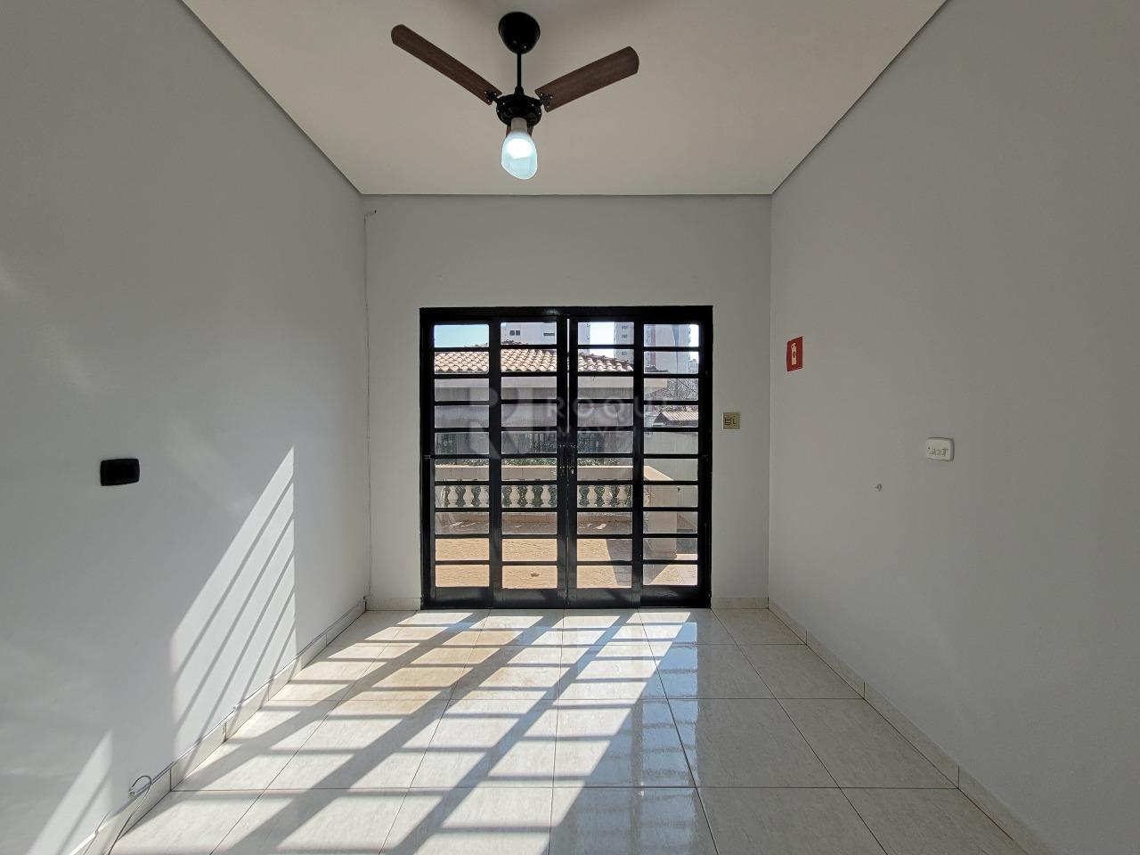 Casa Comercial para aluguel no bairro Centro: Sala integrada edícula